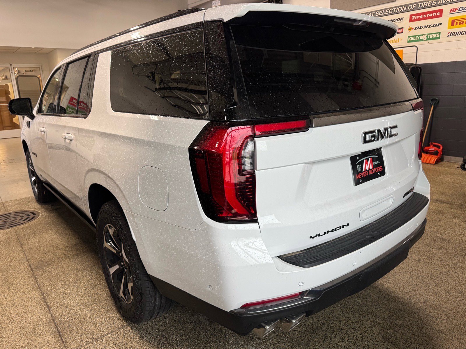 New 2026 GMC Yukon XL AT4 w/ AT4 Premium Plus Package AWD/4WD image 7