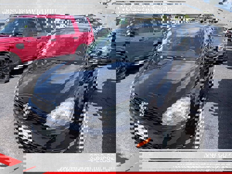 Used 2010 Volkswagen Golf 4-Door FWD image 2