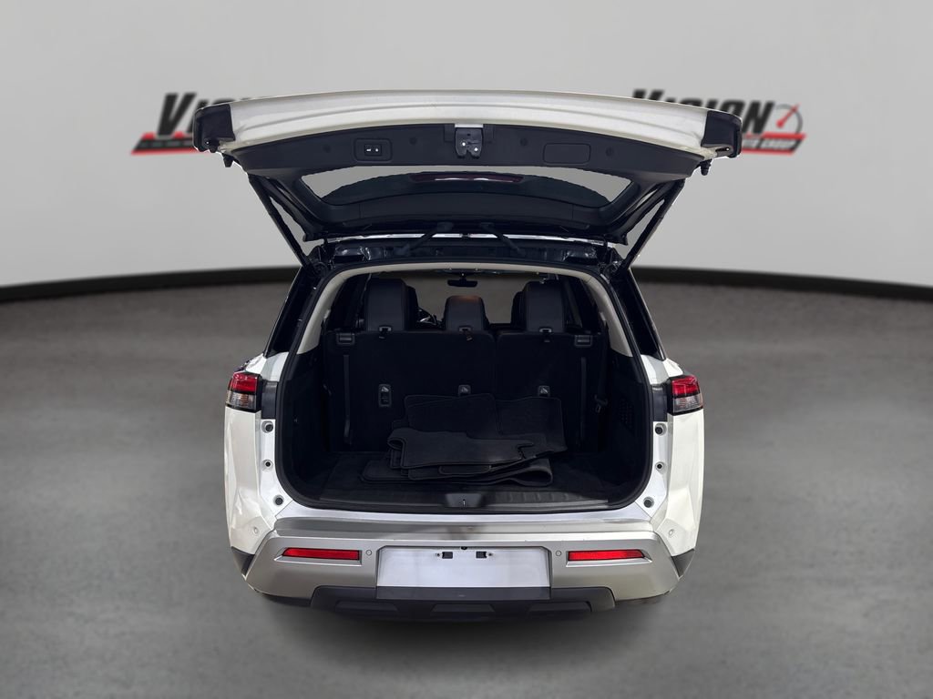 Used 2023 Nissan Pathfinder SL w/ Black Appearance Package image 11