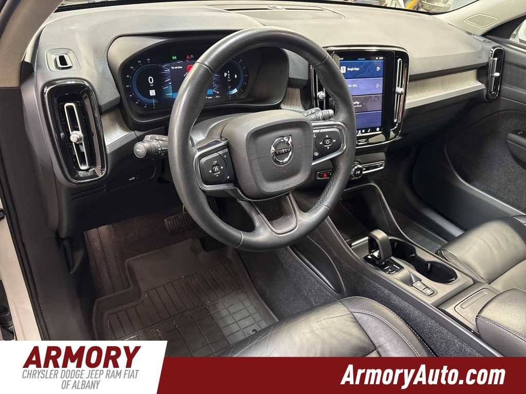 Used 2023 Volvo XC40 B5 Core w/ Convenience Package image 10