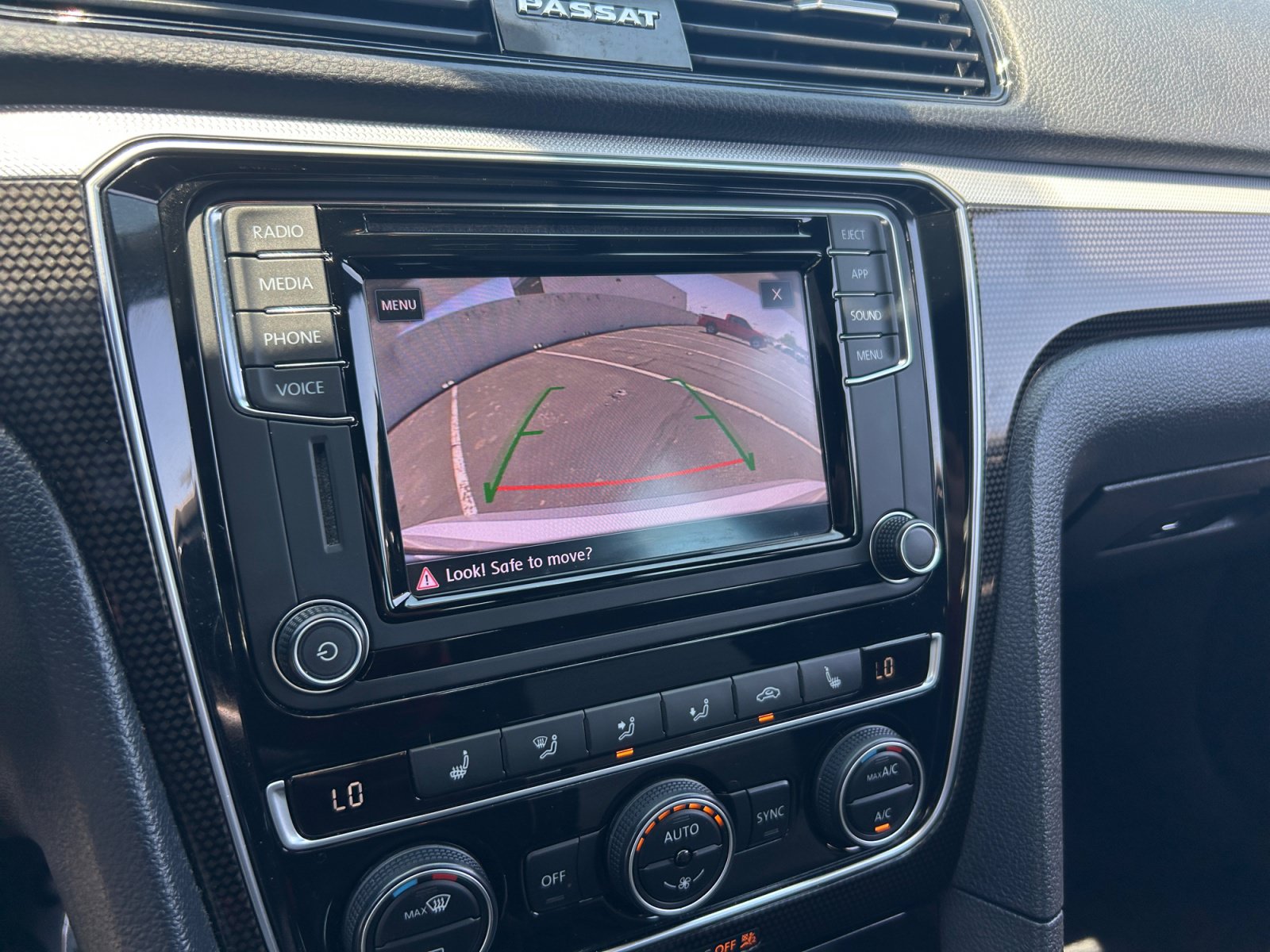 Used 2018 Volkswagen Passat GT FWD image 27
