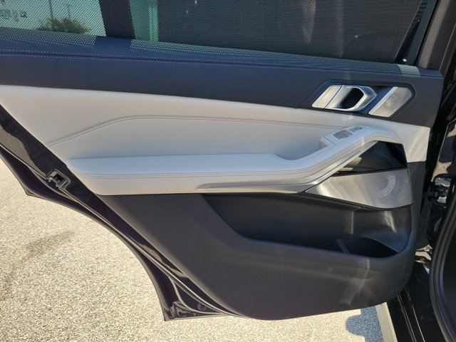 Used 2024 BMW X7 M60i AWD/4WD image 19