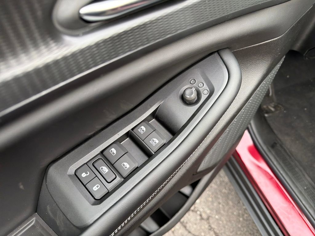 New 2025 Jeep Grand Cherokee Altitude image 13