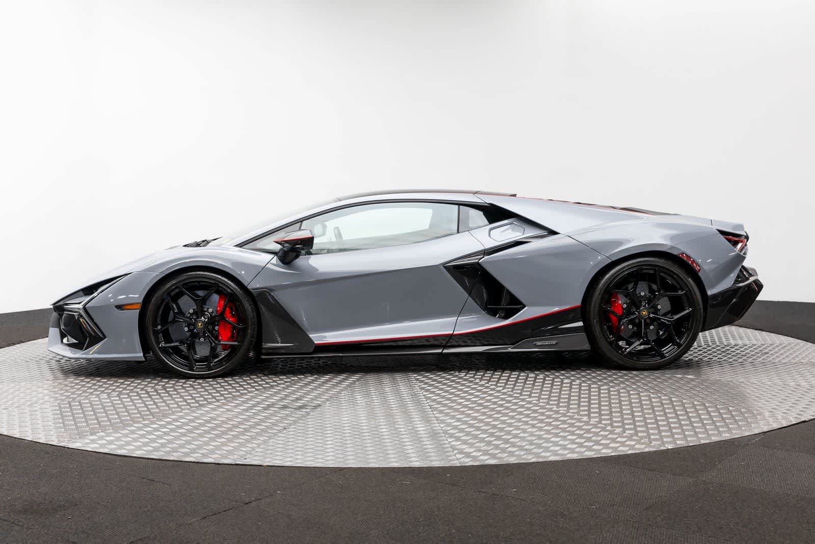 Used 2024 Lamborghini Revuelto AWD/4WD image 3