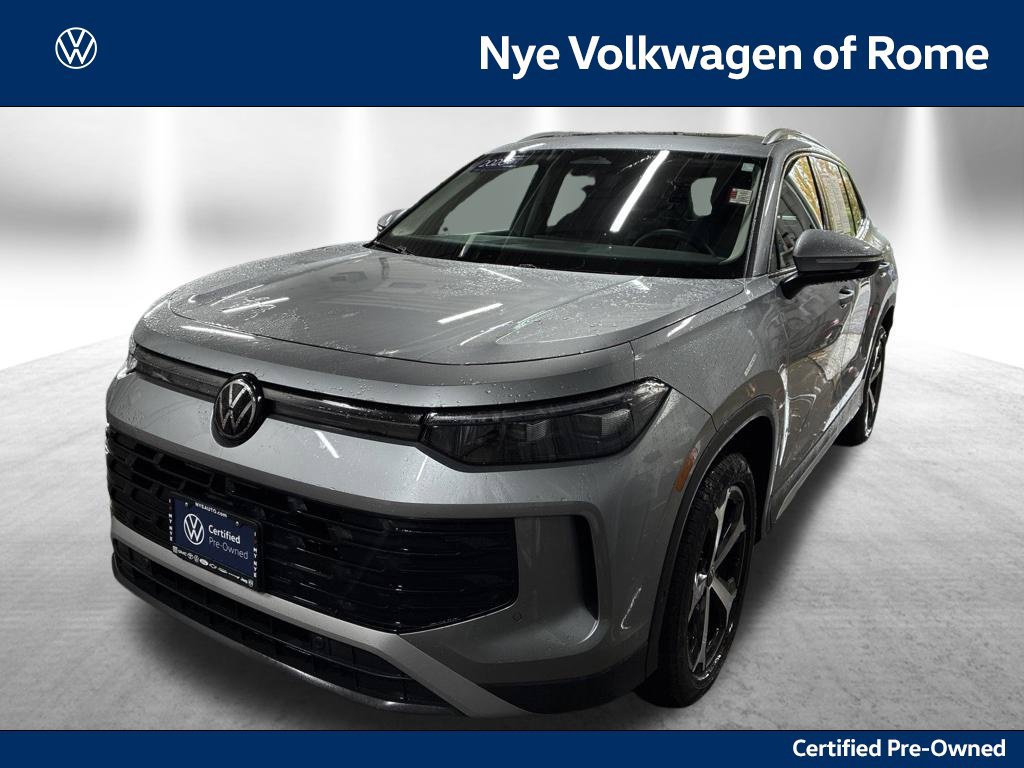 Used 2026 Volkswagen Tiguan SE w/ Panoramic Sunroof Package
