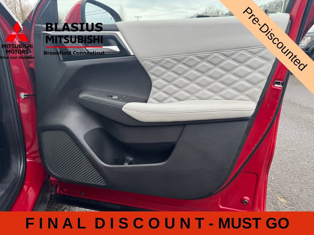 Used 2023 Mitsubishi Outlander SEL AWD/4WD image 29