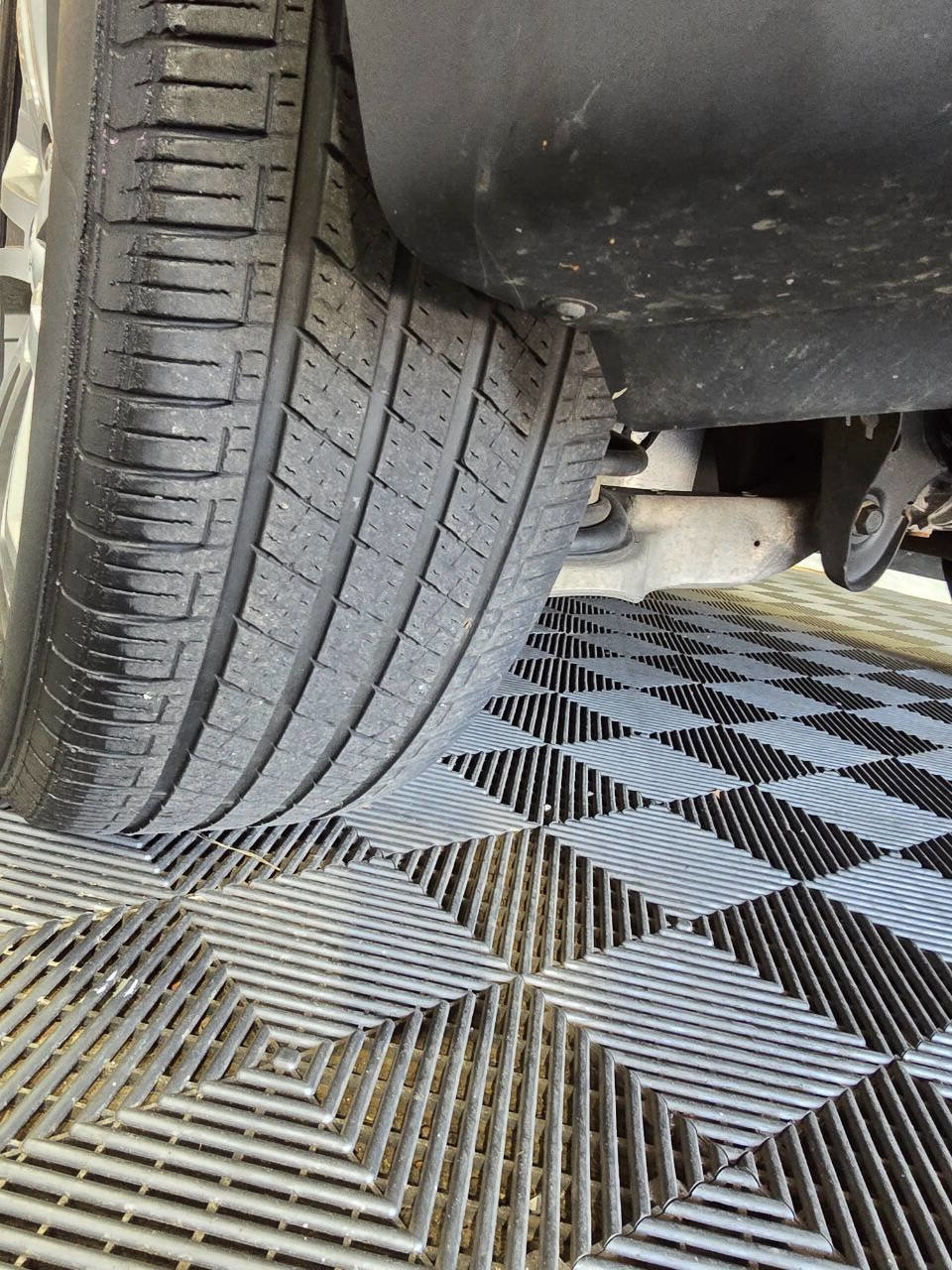 Used 2015 GMC Acadia SLT image 37