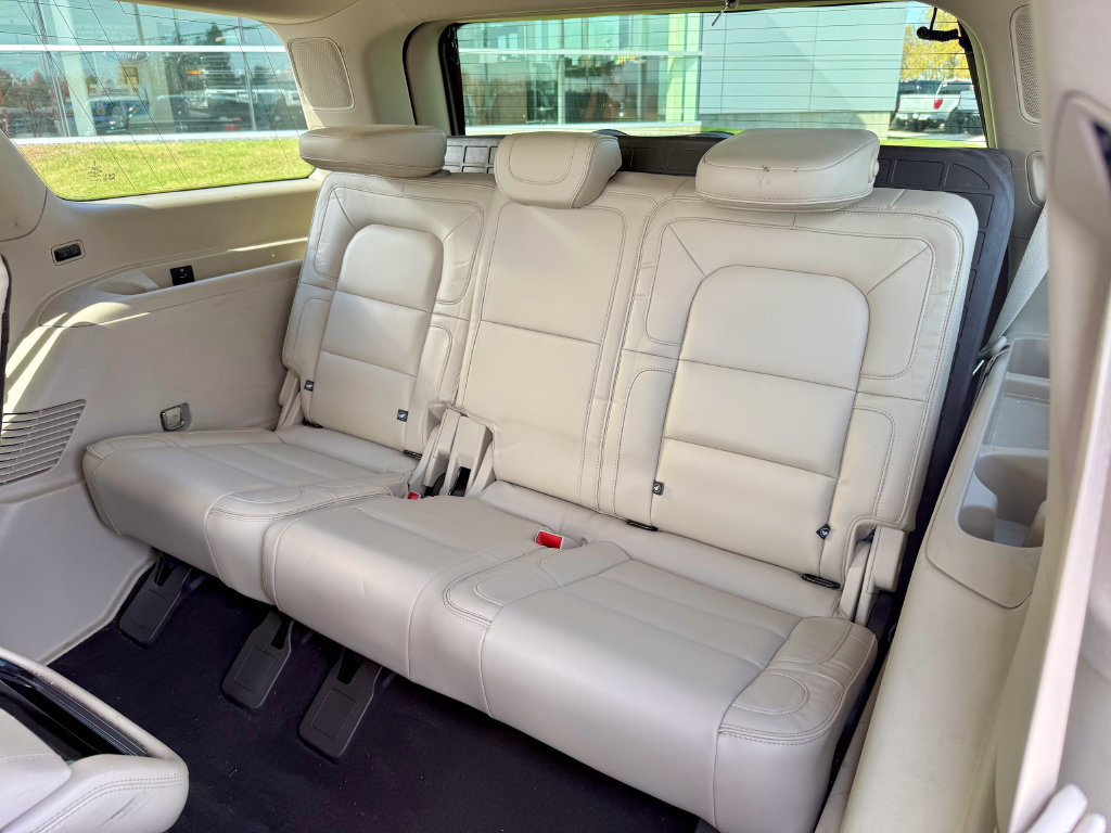Used 2019 Lincoln Navigator Reserve AWD/4WD image 12
