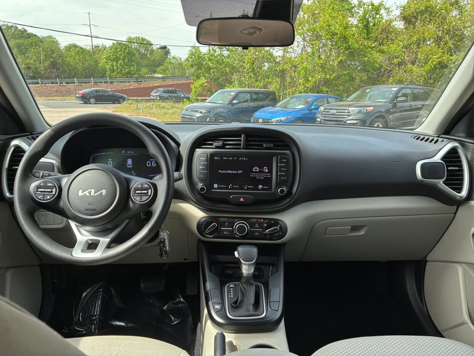 Used 2025 Kia Soul LX w/ LX Technology Package FWD image 30