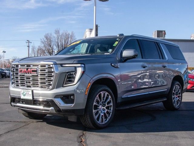 Used 2025 GMC Yukon XL Denali image 3