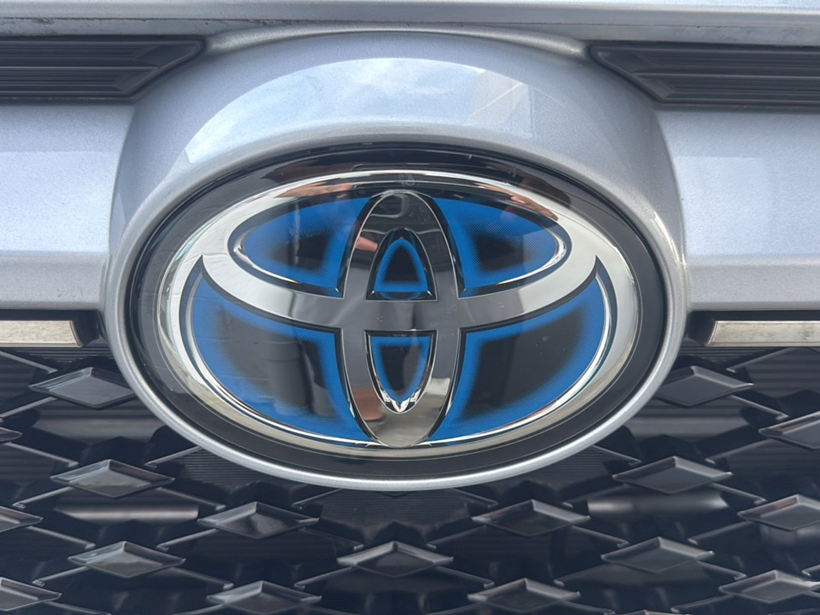 Used 2022 Toyota RAV4 SE w/ Weather & Moonroof Package AWD/4WD image 45