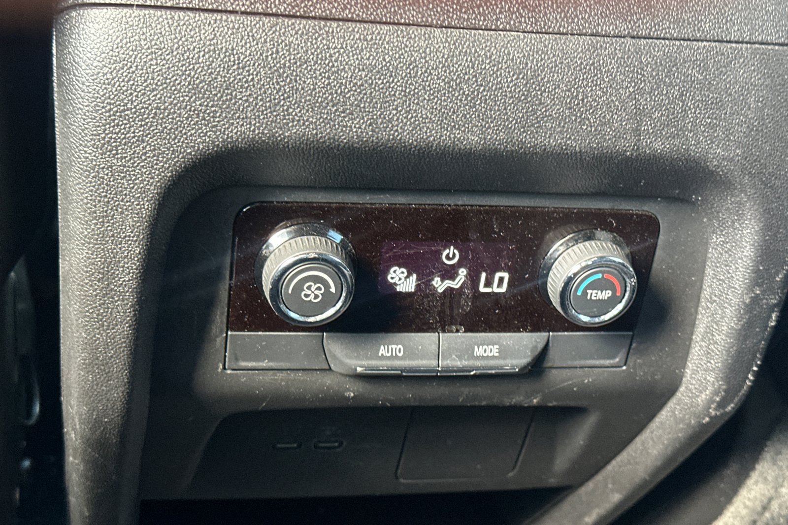 Used 2025 Chevrolet Traverse LT AWD/4WD image 40