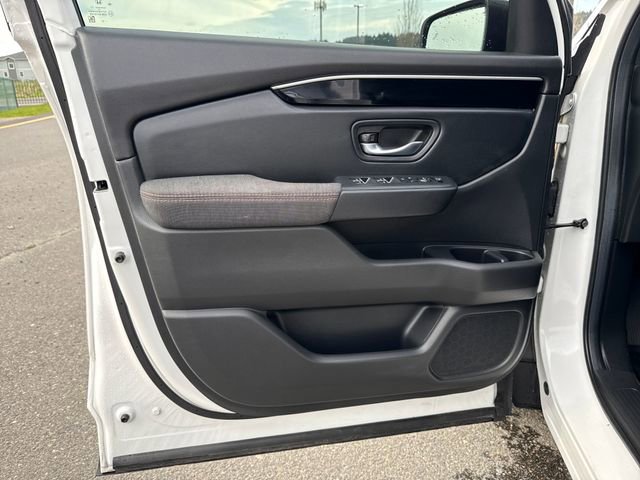 Used 2025 Honda Pilot Sport image 21