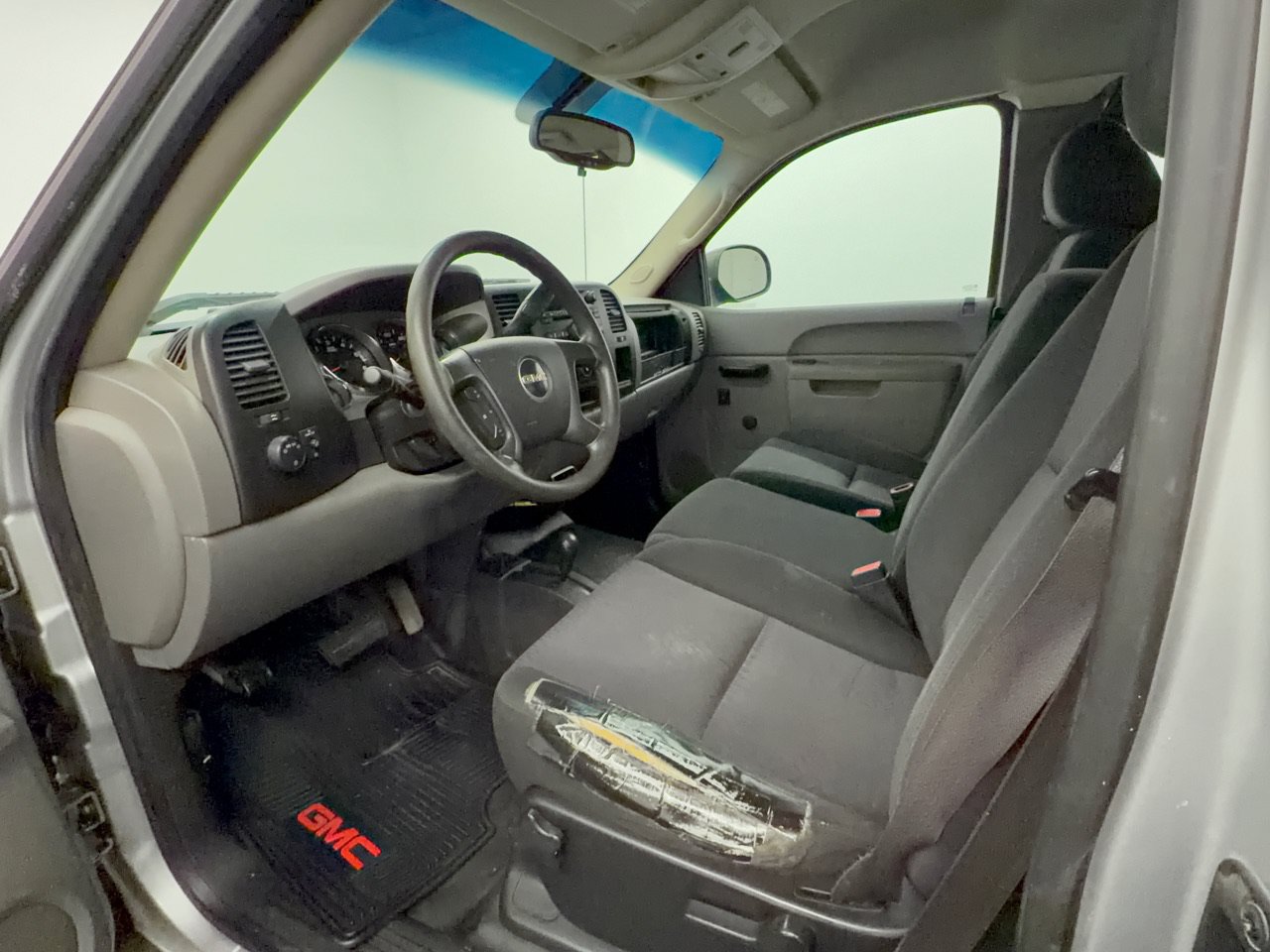 Used 2010 GMC Sierra 2500 W/T AWD/4WD image 4