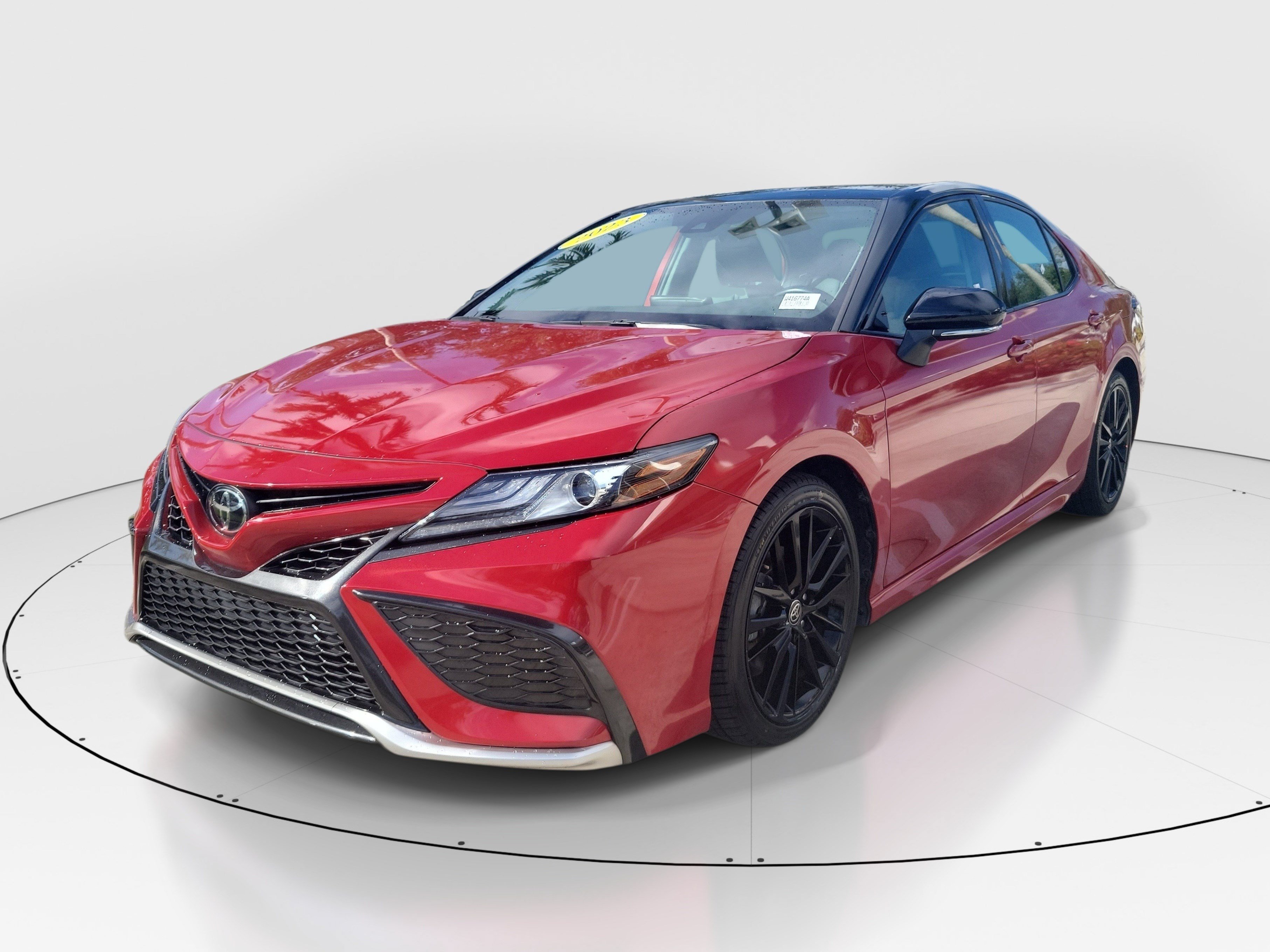 Used 2023 Toyota Camry XSE FWD image 3