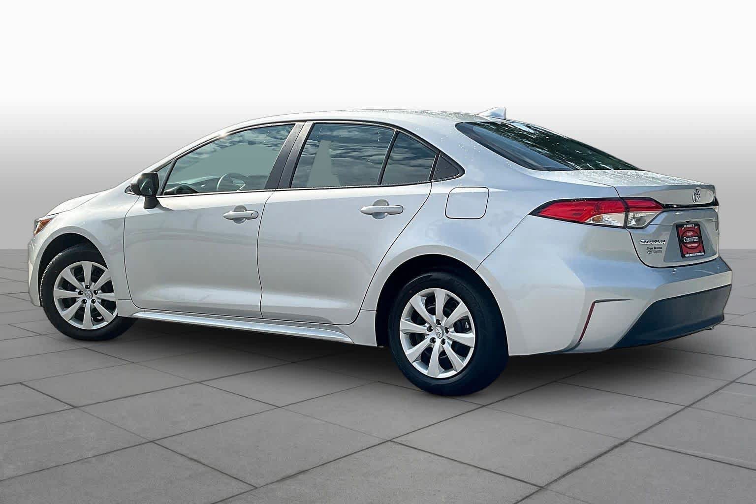 Used 2026 Toyota Corolla LE FWD image 12