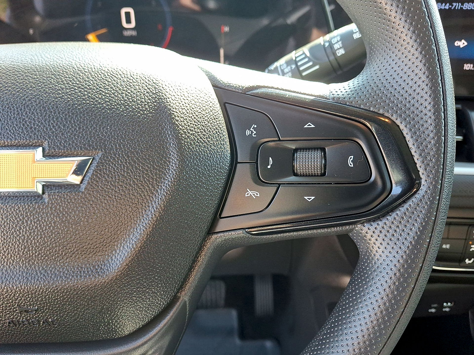 Used 2025 Chevrolet TrailBlazer LS FWD image 18