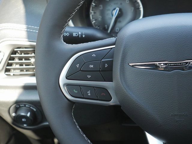 New 2026 Chrysler Pacifica Select AWD/4WD image 15