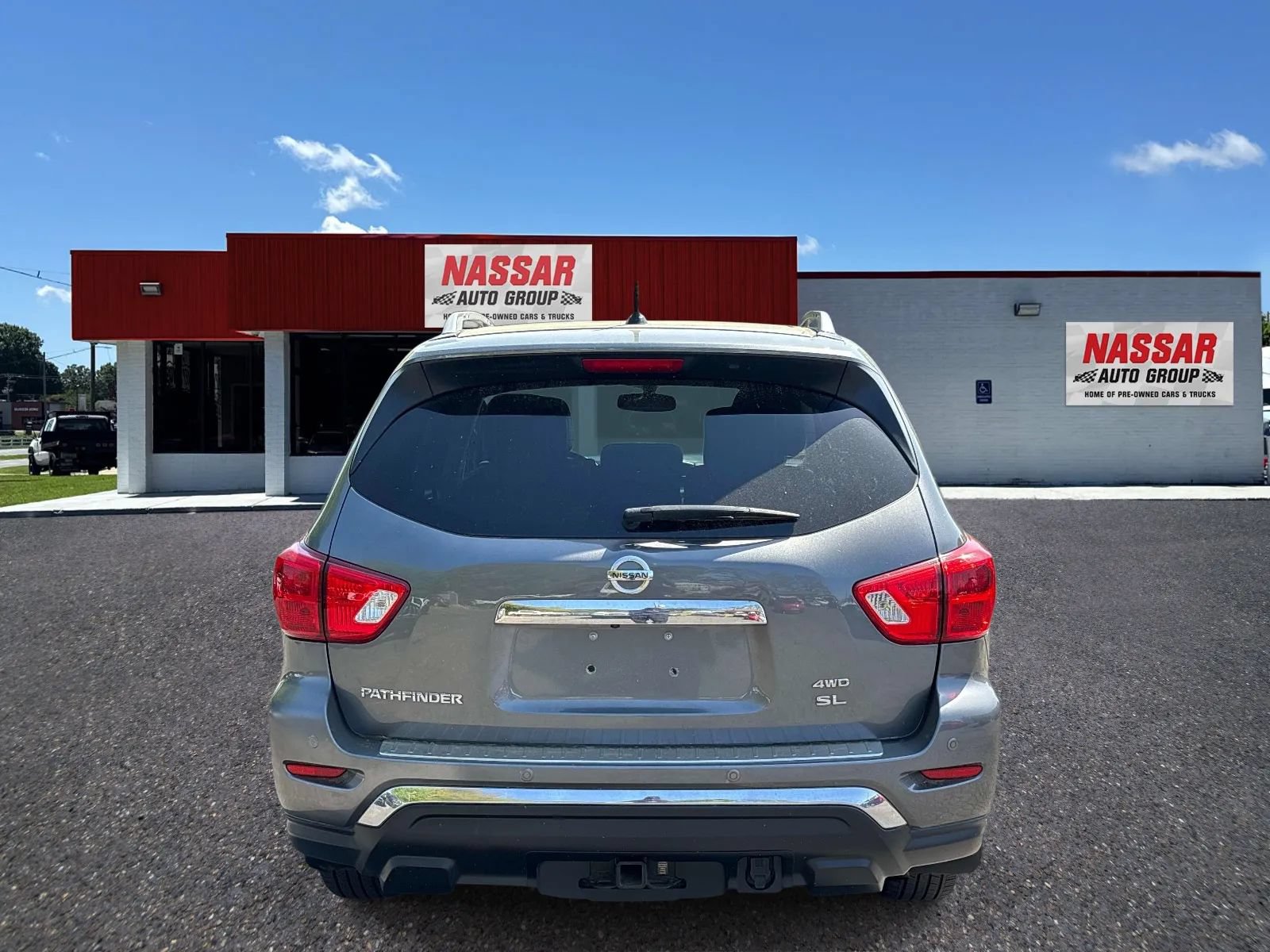 Used 2017 Nissan Pathfinder SL w/ SL Premium Package AWD/4WD image 5