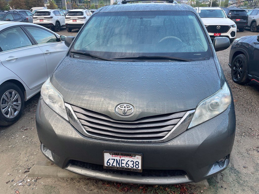 Used 2013 Toyota Sienna XLE w/ Premium Pkg FWD image 4