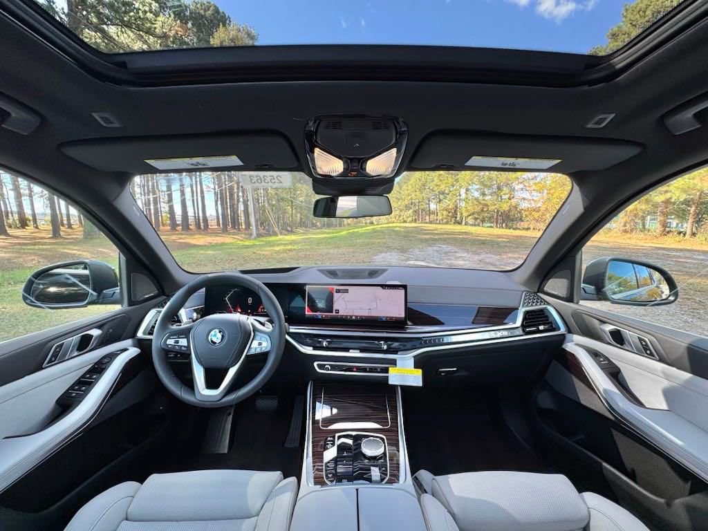 Used 2025 BMW X5 xDrive50e w/ Premium Package image 2