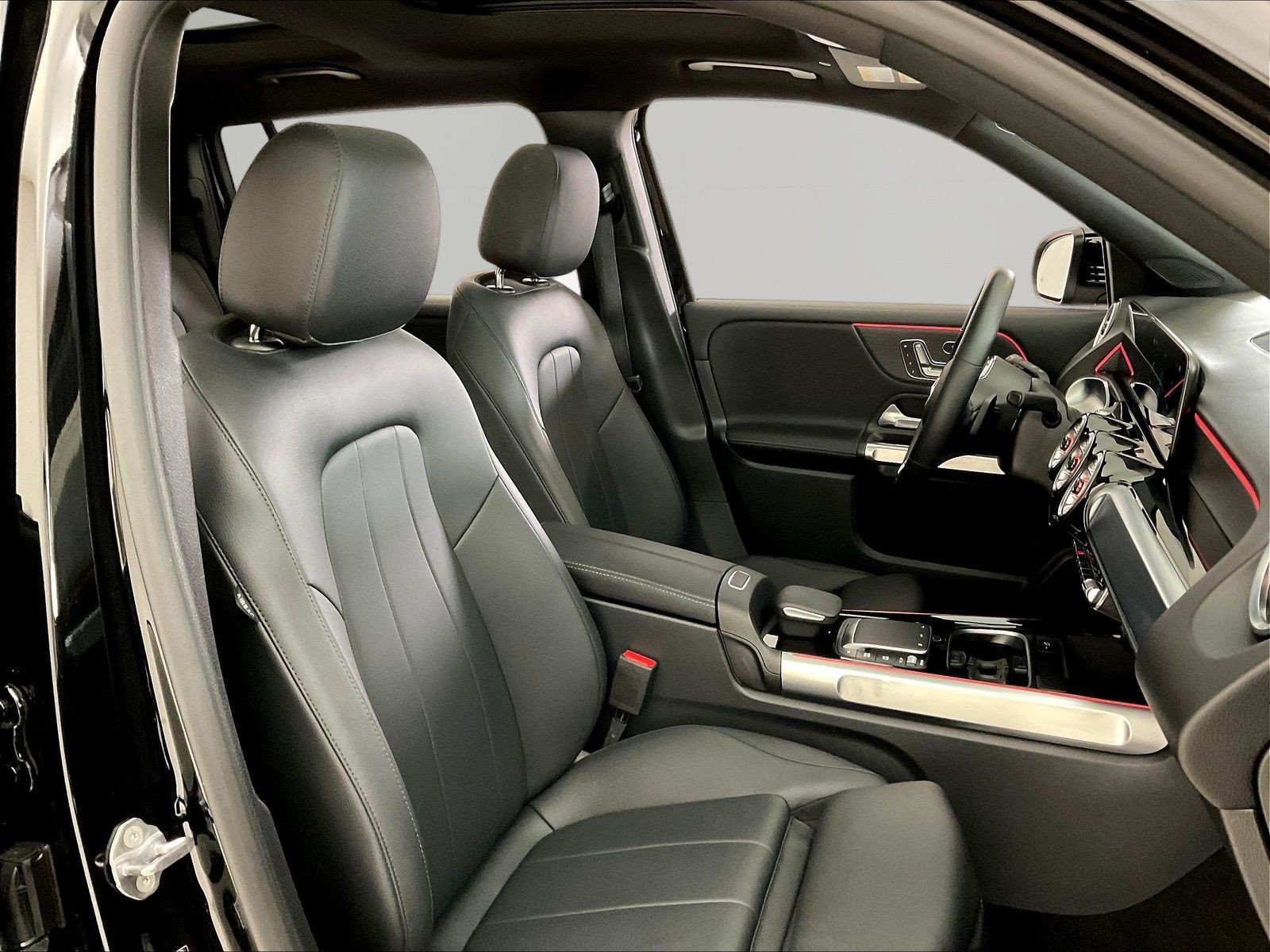 Certified 2023 Mercedes-Benz GLB 250 4MATIC image 29
