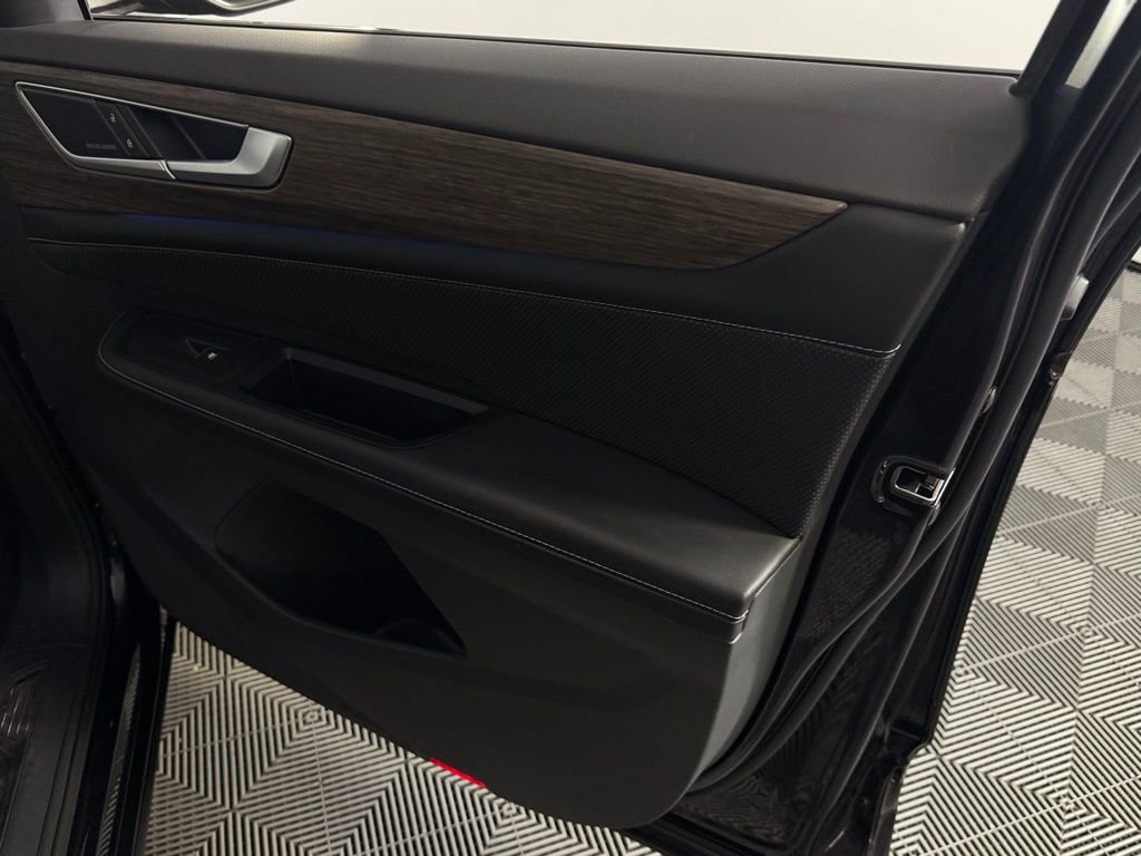 Used 2024 Volkswagen Atlas SEL Premium R-Line image 36