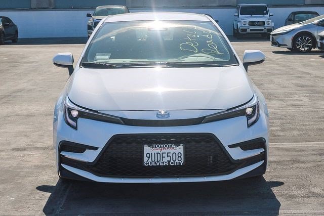 Used 2025 Toyota Corolla SE w/ Convenience Package FWD image 2