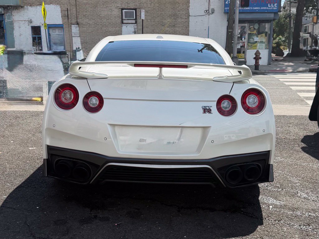 Used 2019 Nissan GT-R Premium w/ Premium Interior Package AWD/4WD image 7