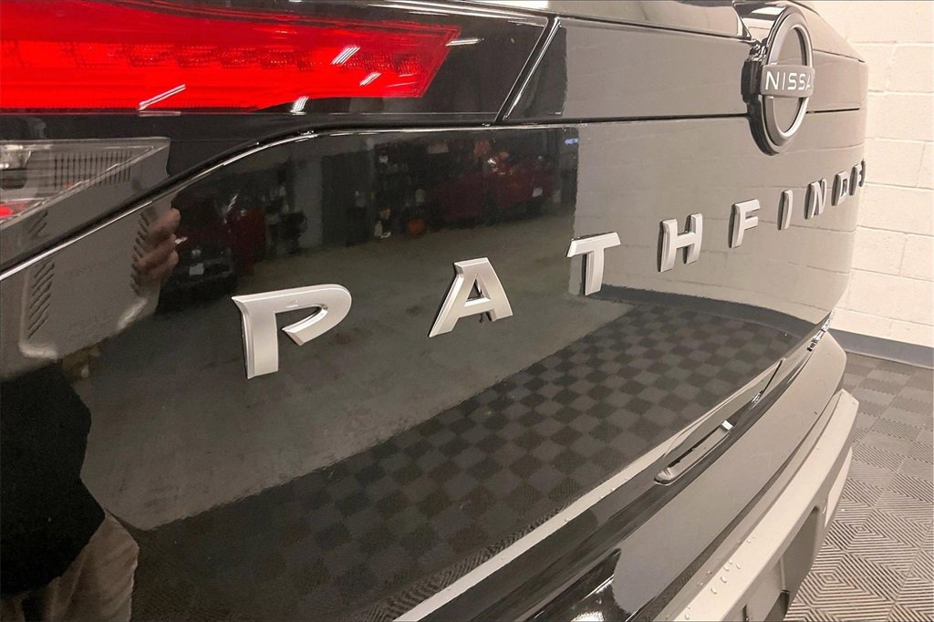 Certified 2025 Nissan Pathfinder SL image 27