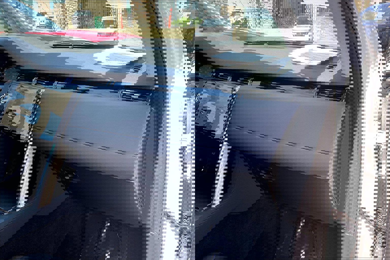 Certified 2025 Land Rover Discovery Sport S image 18