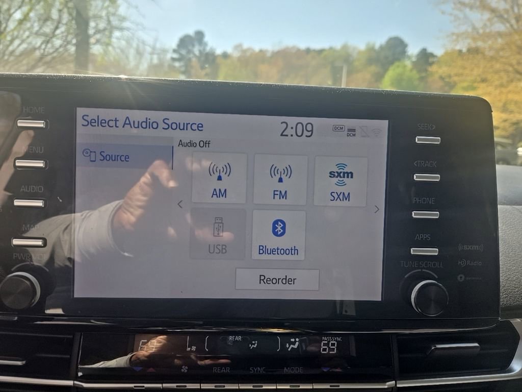 Used 2023 Toyota Sienna XLE image 6