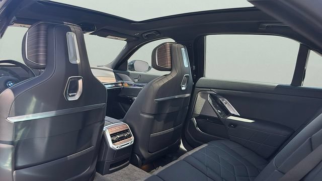 Used 2025 BMW i7 eDrive50 w/ M Sport Package RWD image 14