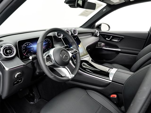 Used 2025 Mercedes-Benz GLC 300 4MATIC image 4
