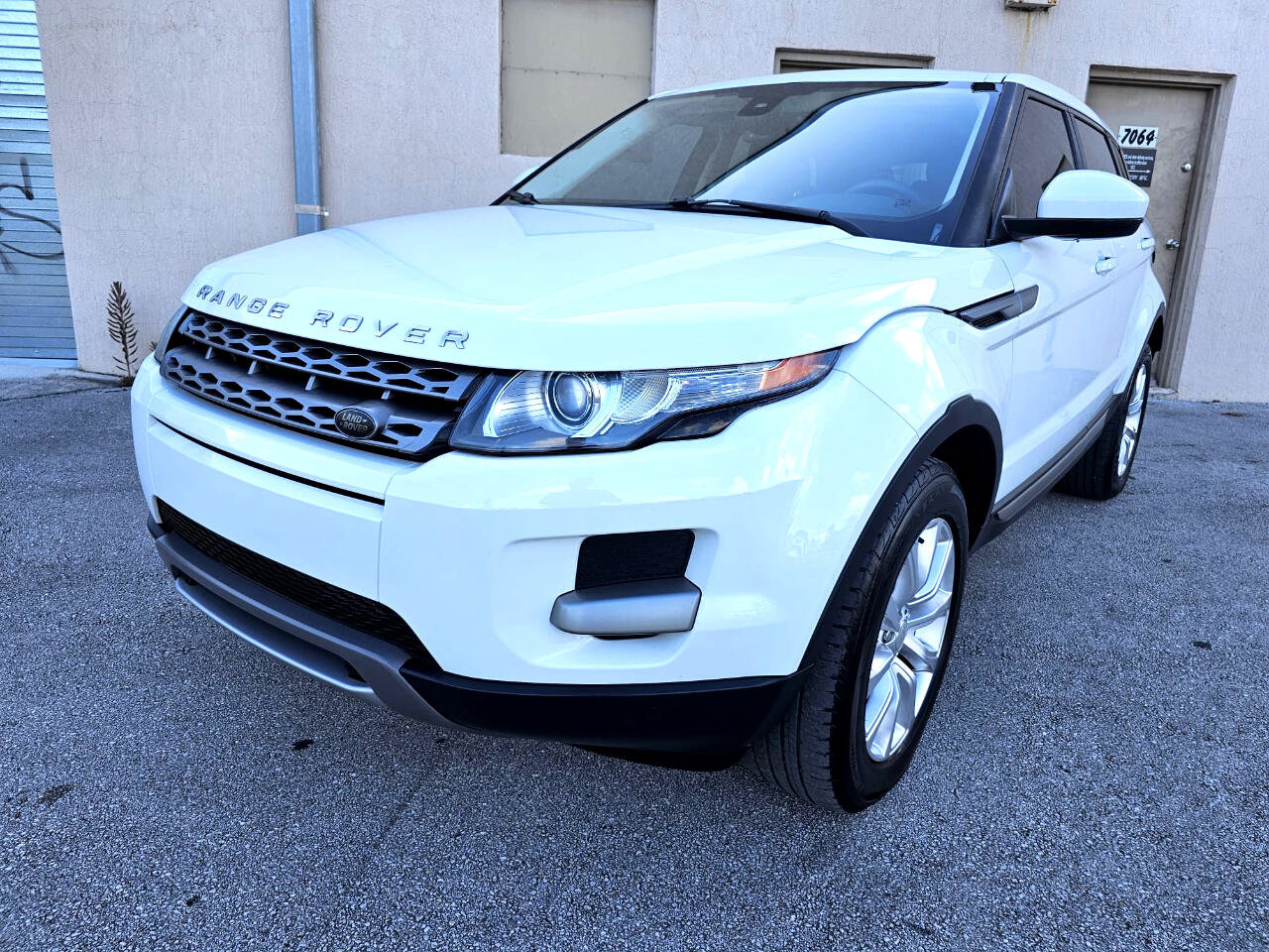 Used 2015 Land Rover Range Rover Evoque Pure image 13