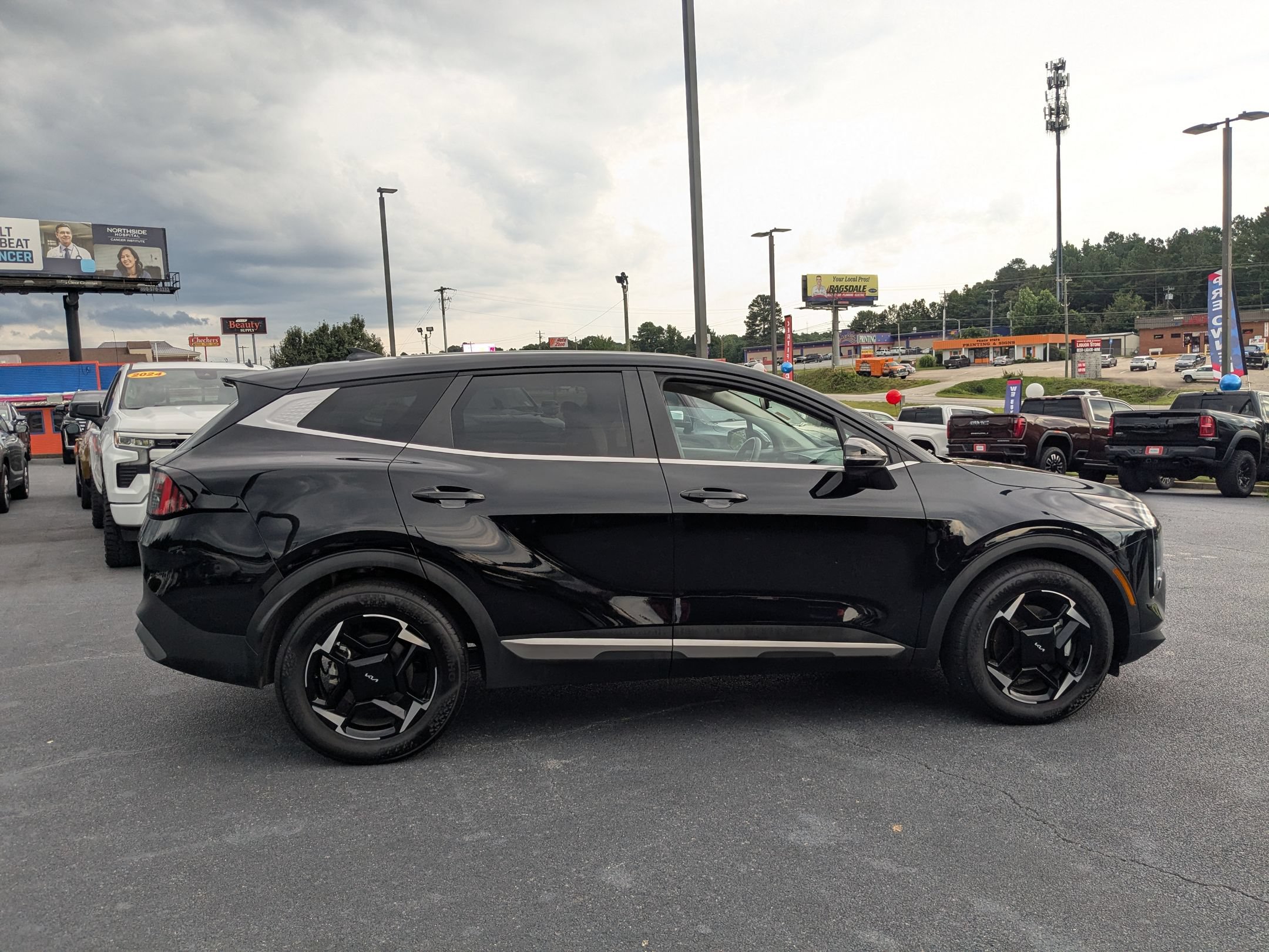 Used 2026 Kia Sportage EX FWD image 4