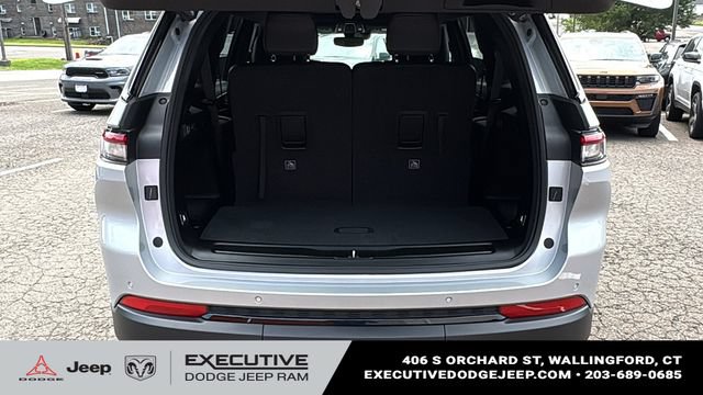 Used 2023 Jeep Grand Cherokee L Laredo AWD/4WD image 27