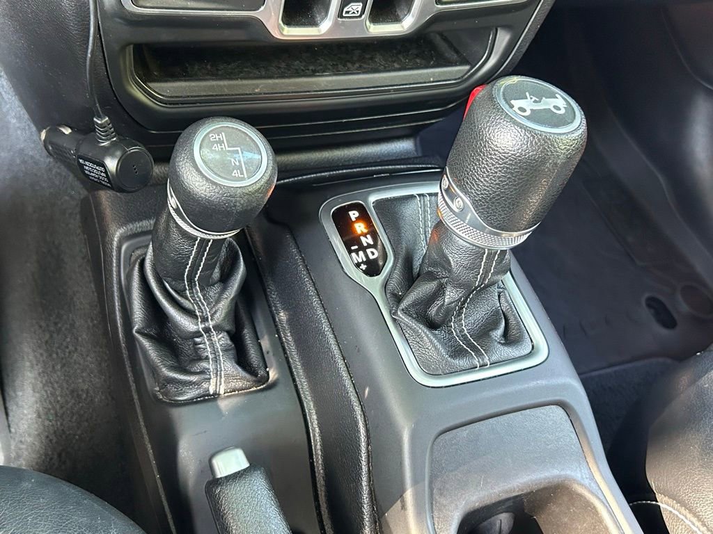 Used 2018 Jeep Wrangler Unlimited Sahara AWD/4WD image 25