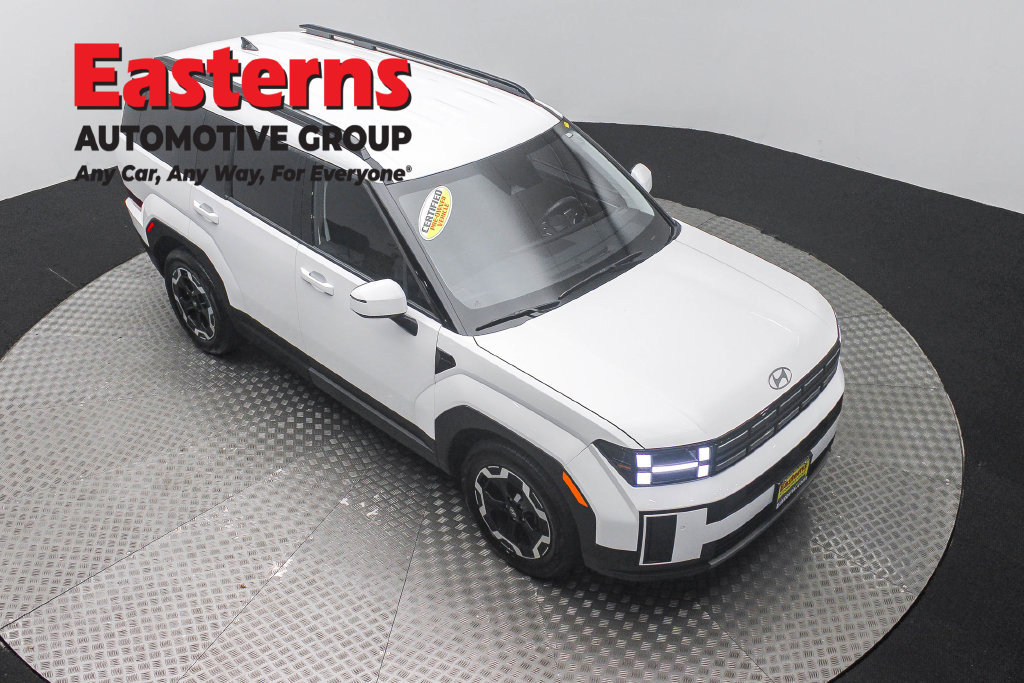 Used 2025 Hyundai Santa Fe SEL FWD image 4