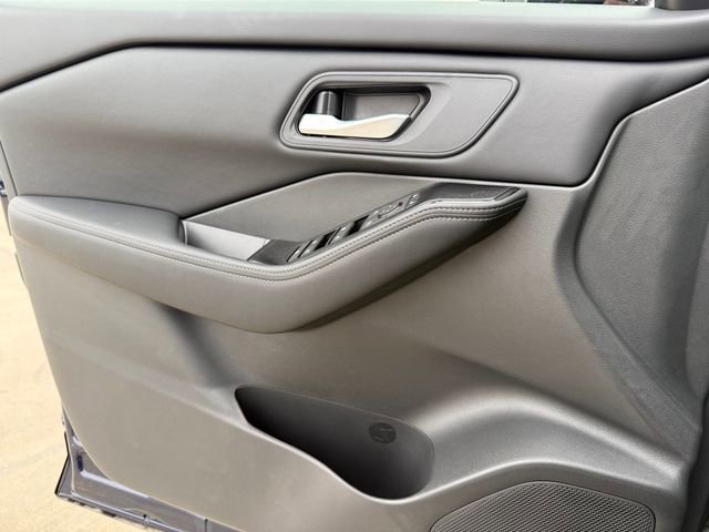 Used 2026 Nissan Rogue SV image 25