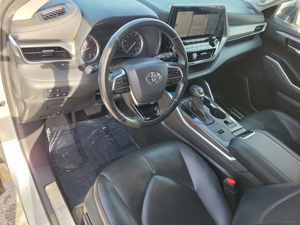 Used 2021 Toyota Highlander Platinum FWD image 12