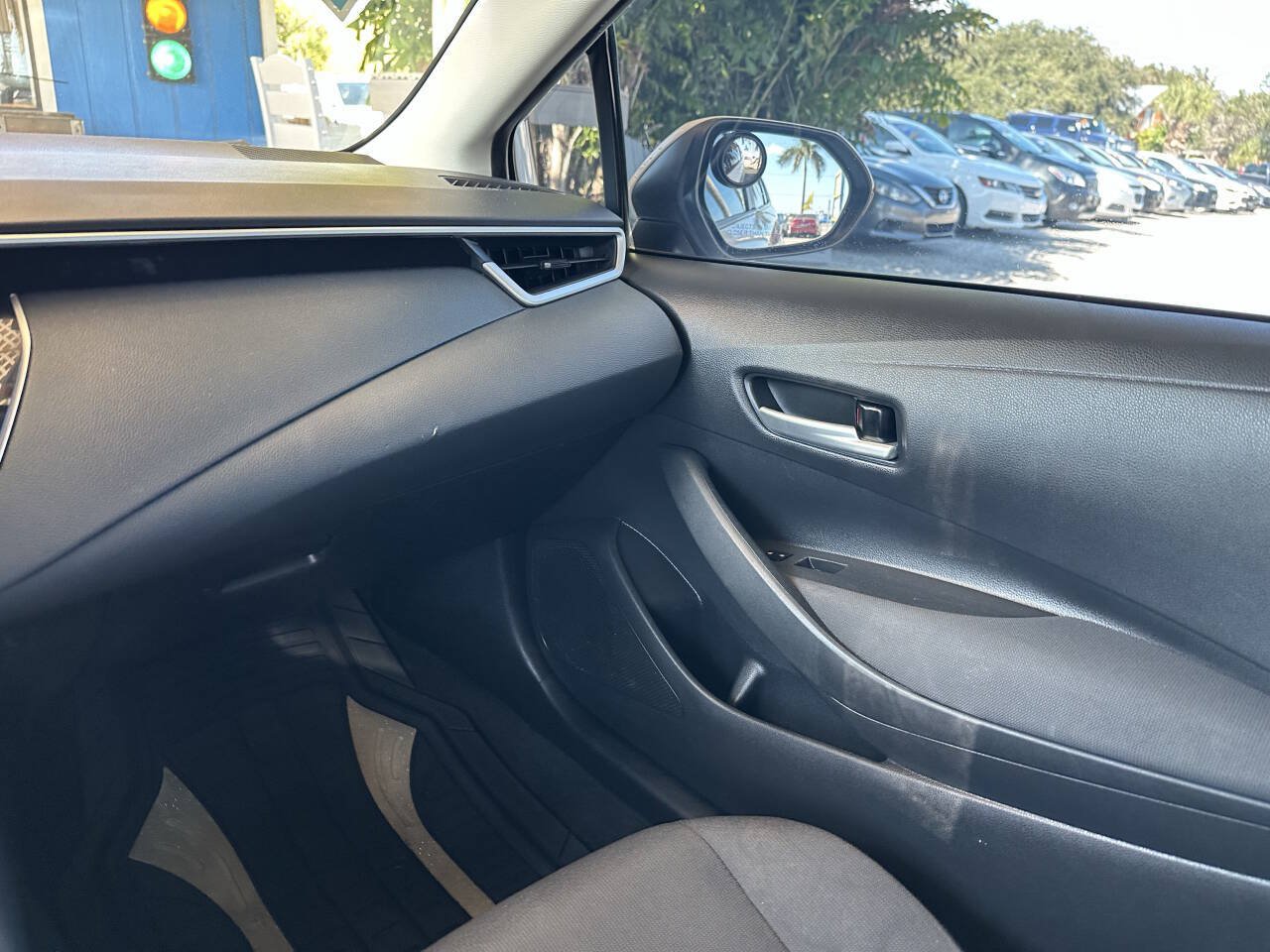 Used 2020 Toyota Corolla LE FWD image 18
