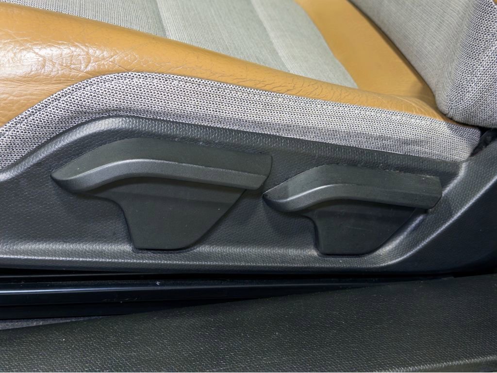 Used 2017 BMW i3 94 Ah w/Range Extender image 7