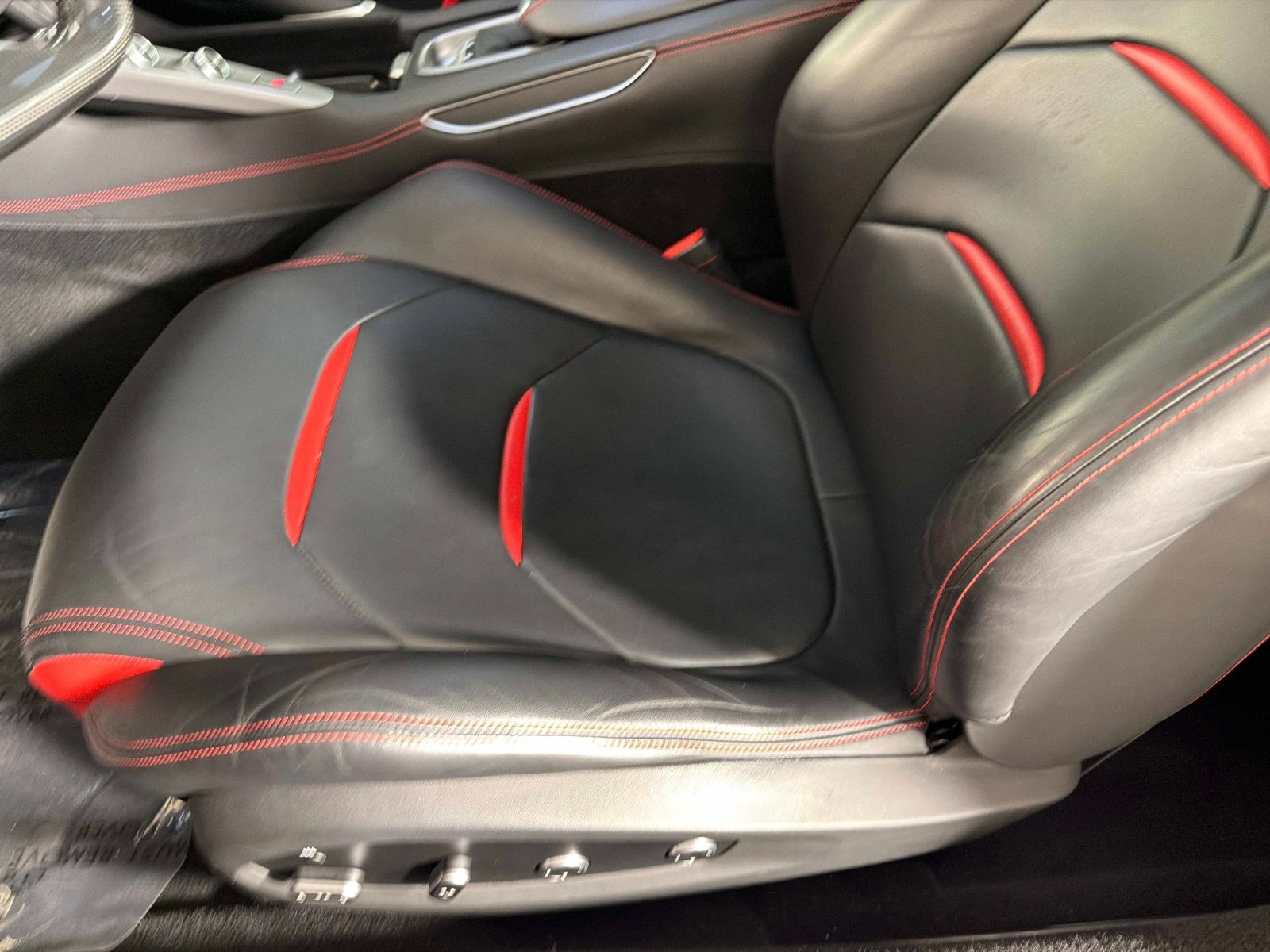 Used 2018 Ferrari GTC4Lusso T RWD image 32