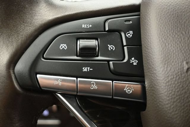 Used 2022 Cadillac Escalade ESV Sport w/ LPO, ONYX Package AWD/4WD image 23