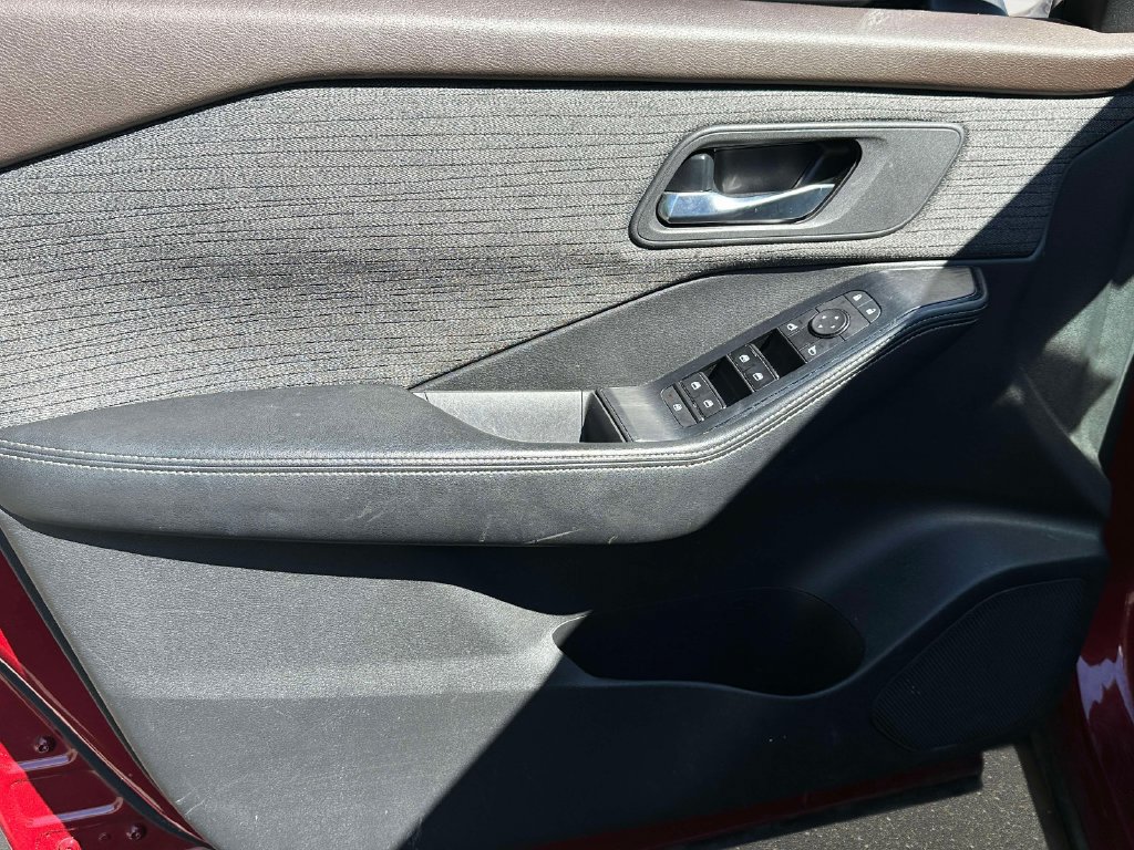 Used 2021 Nissan Rogue SV AWD/4WD image 15