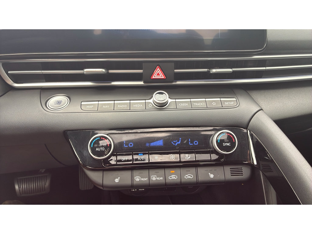 Used 2025 Hyundai Elantra SEL FWD image 14