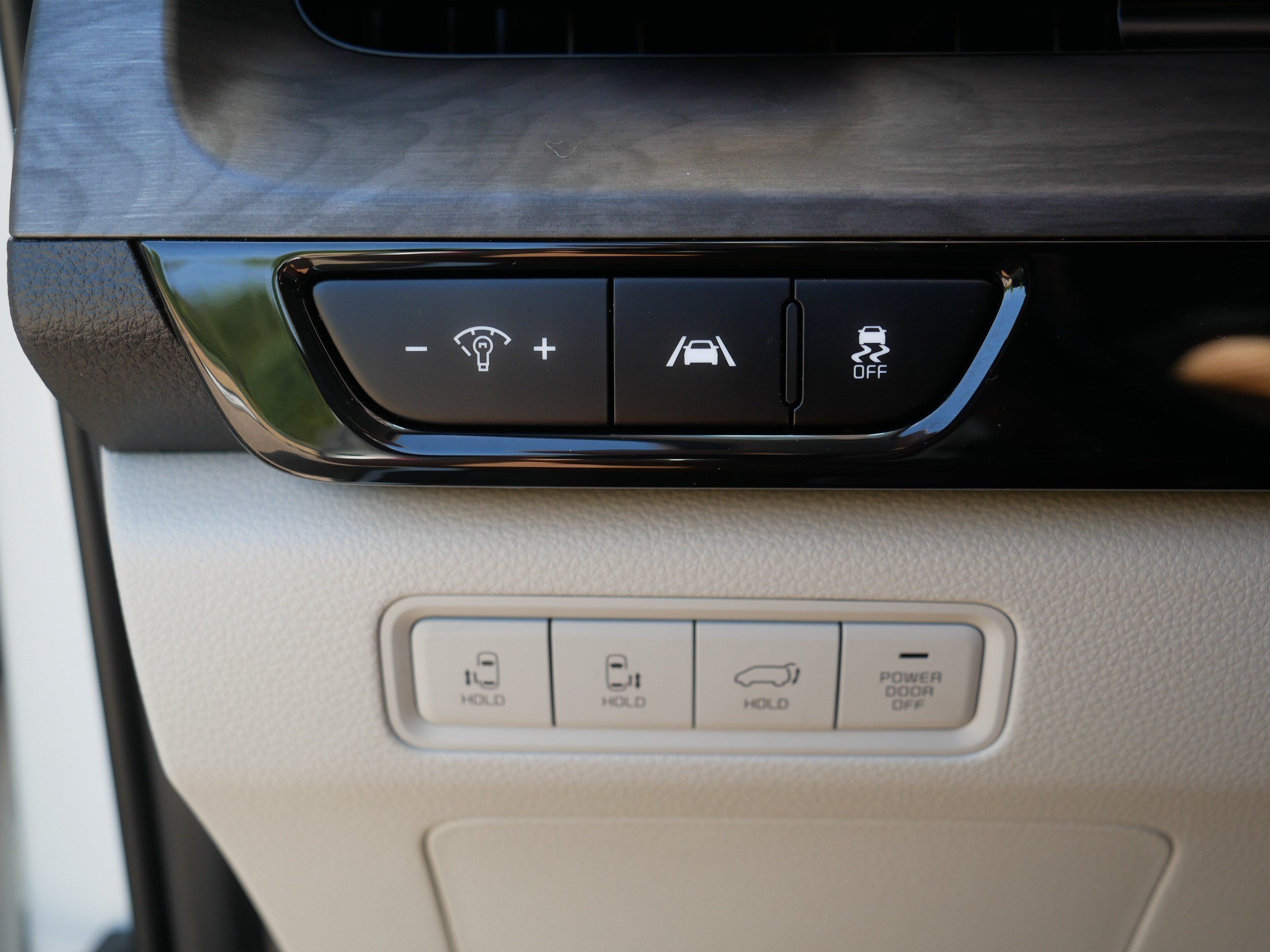 Certified 2024 Kia Carnival EX FWD image 26