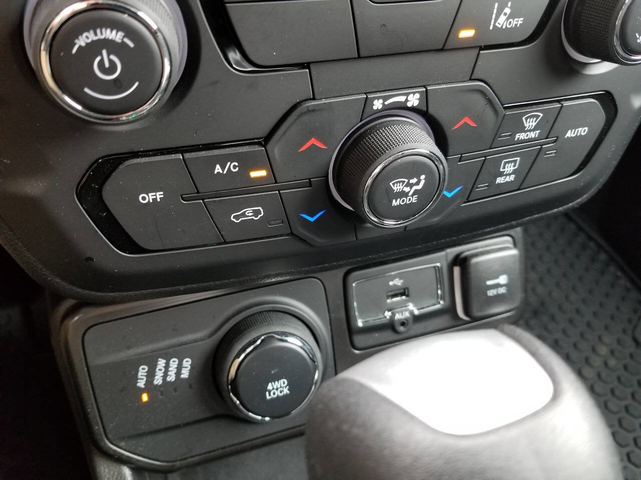 Certified 2022 Jeep Renegade Latitude w/ Convenience Group AWD/4WD image 20