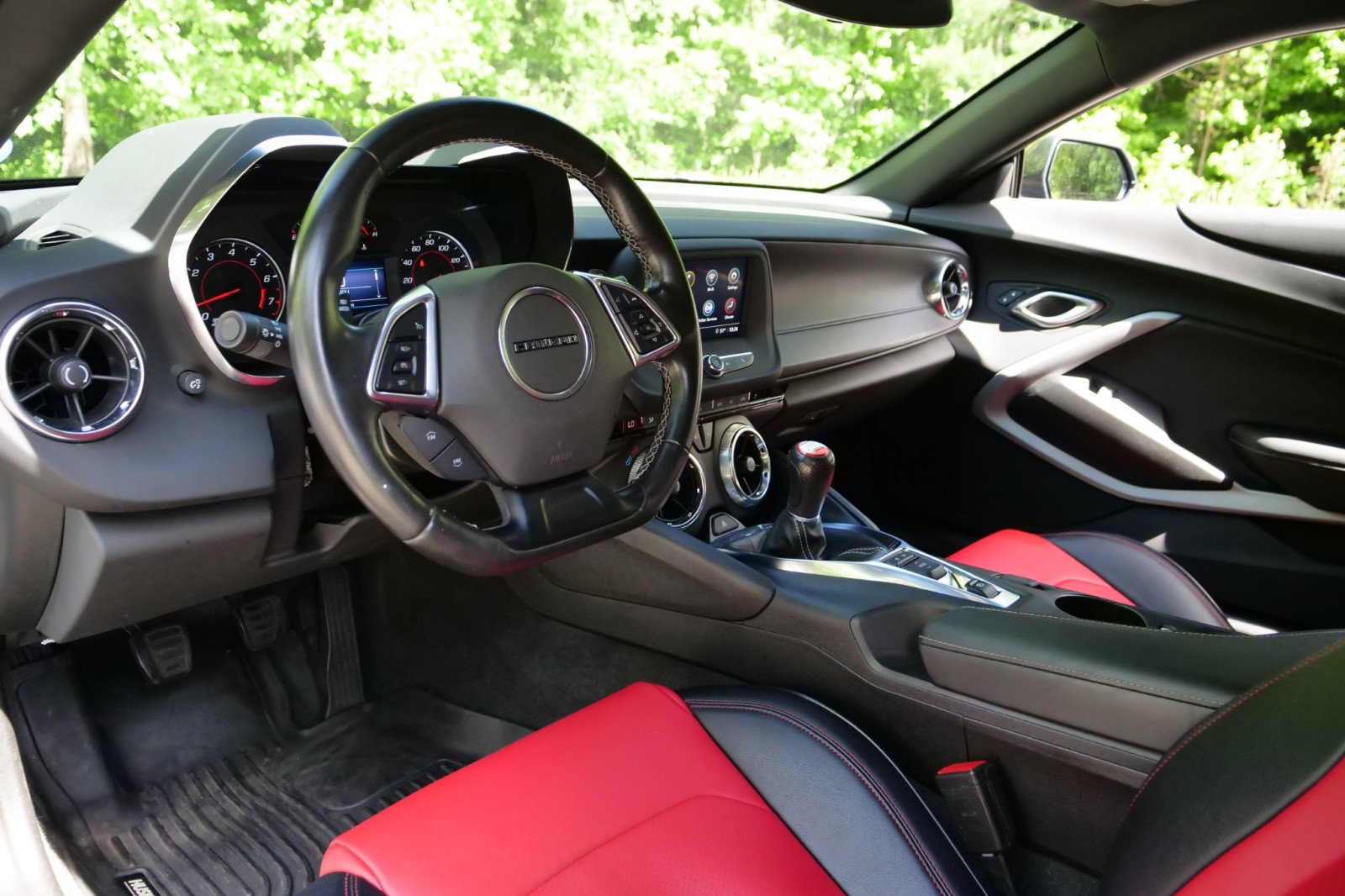 Used 2022 Chevrolet Camaro LT RWD image 2